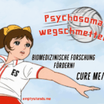 Ein Sticker, die eine Cartoon-Zeichnung zeigt. Ein junges Mädchen mit braunen Haaren und rot-weißem Trikot schlägt einen Volleyball. Dieser fliegt am oberen rechten Rand des Bildes in der Luft während die Wurfbewegung des Mädchens zu erkennen ist. Auf dem Ball und drumherum steht in roter Schrift "Psychosomatik wegschmettern!". Darunter in schwarzer Schrift: "Biomedizinische Forschung fördern! Cure ME/CFS". Der Hintergrund des Bildes ist in hellblau gezeichnet. Mittig unten im Bild steht in roter Schrift "emptystands.me".