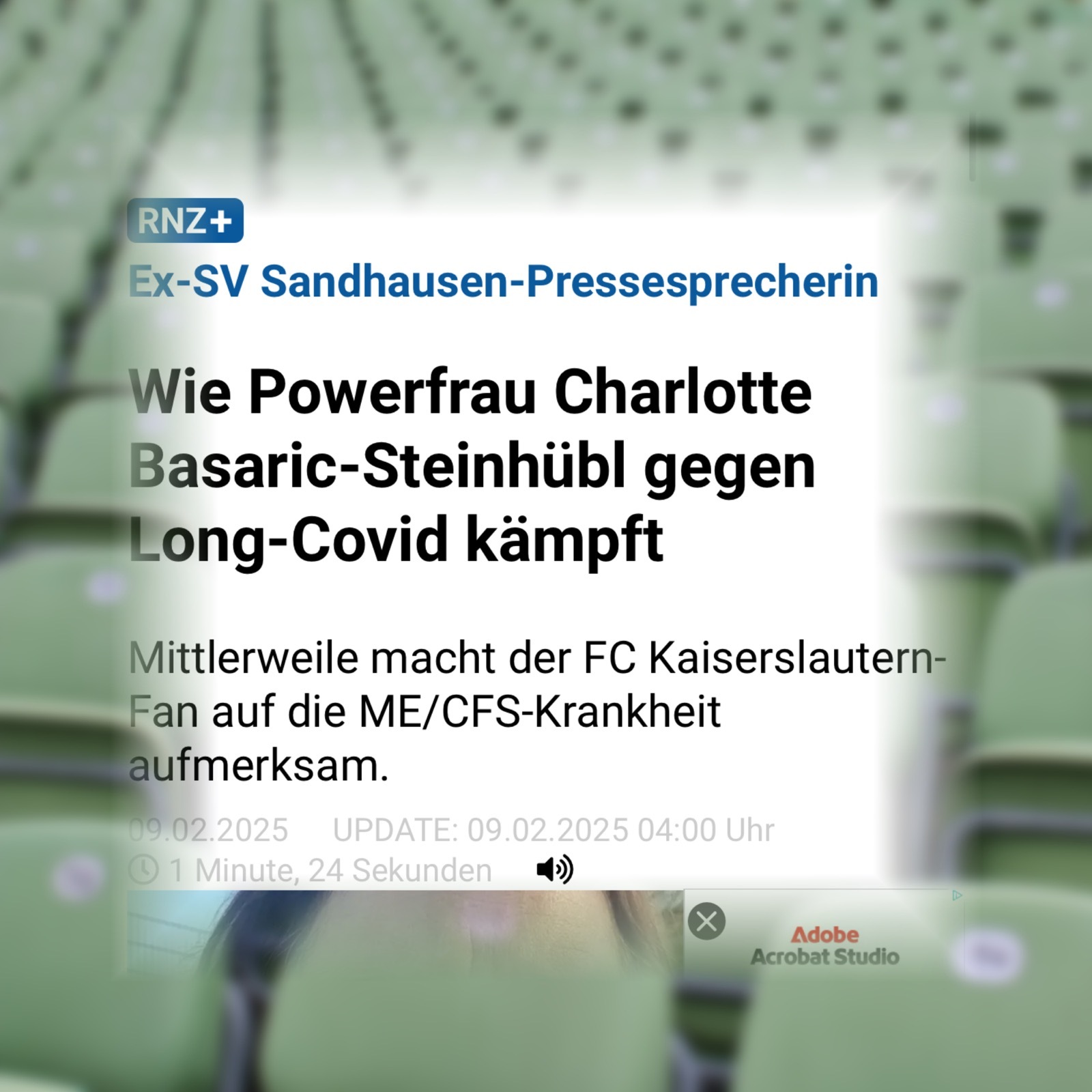 Screenshot eines Presseartikels über die Ex-SV Sandhausen-Pressesprecherin mit dem Titel "Wie Powerfrau Charlotte Basaric-Steinhübl gegen Long-Covid kämpft". Die Überschrift ist in schwarzer Schrift auf weißem Hintergrund dargestellt.. darunter eine kurze Beschreibung des Artikels. Das Bild ist eingebettet in ein Bild von leeren, grünen Sitzschalen.